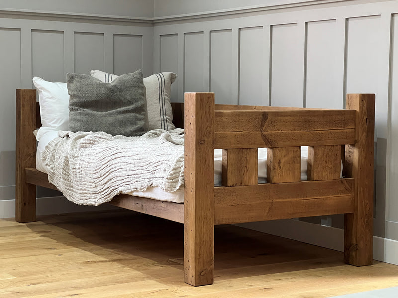 Single bed/day bed wooden